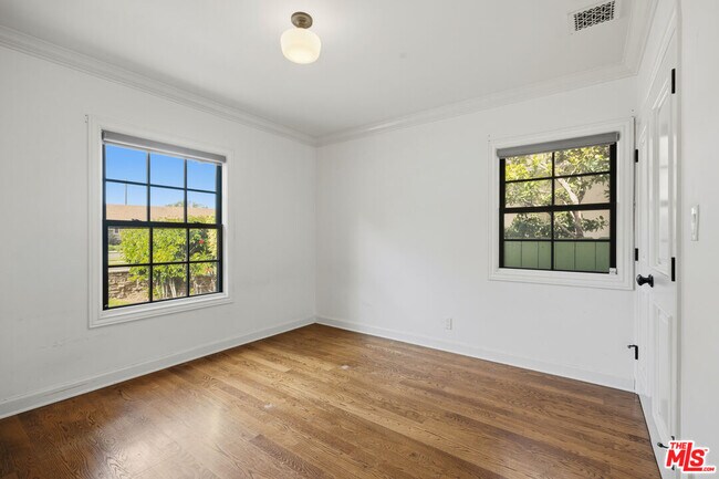 Building Photo - 4316 N Clybourn Ave