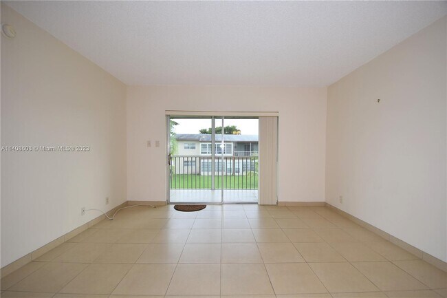 Building Photo - 7500 NW 5th Pl