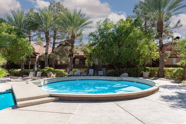 Building Photo - Second story unit overlooking pool in luxury Canyon Gate guard gated community