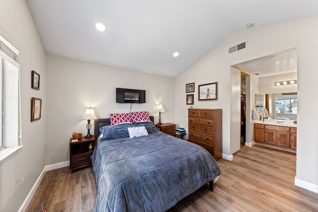 Building Photo - 907 Shadywood Cir