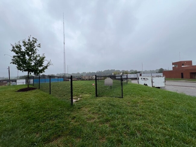 Building Photo - Stunning 3BD, 3.5BA Raleigh Townhome in a Walkable Community Near Tons of Shopping and Dining Opt...