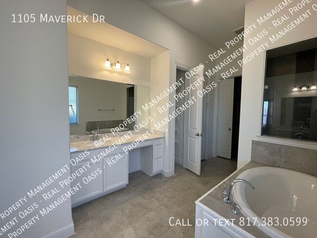 Building Photo - 1105 Maverick Dr
