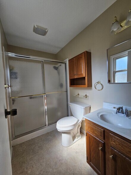 Master Bathroom - 569 Meadow Dr