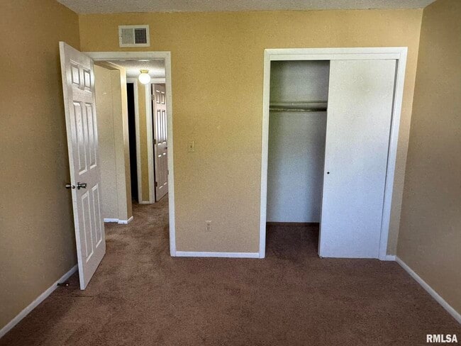 Building Photo - 400 N 5th St