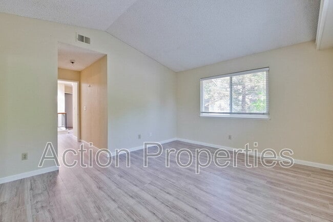 Building Photo - 1999 Garden Bing Cir