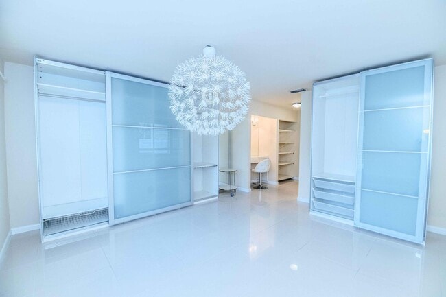 Building Photo - 8111 Cedar Hollow Ln