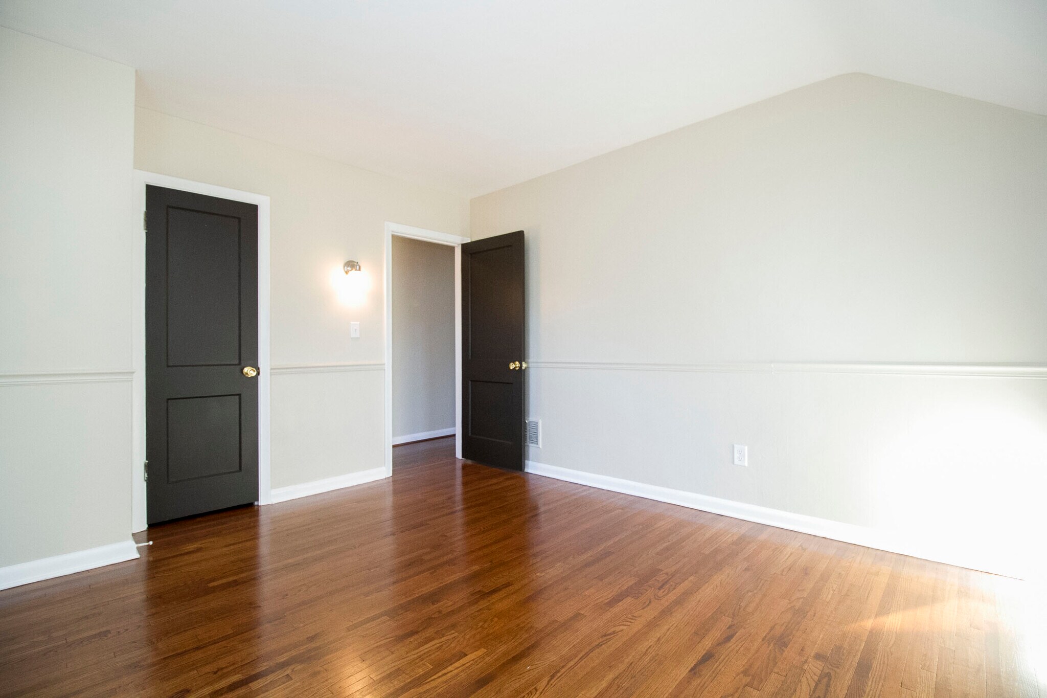 Building Photo - 4353 Lyman Ave