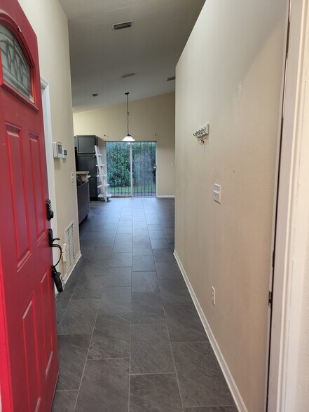 Building Photo - 2038 Blackston Ave