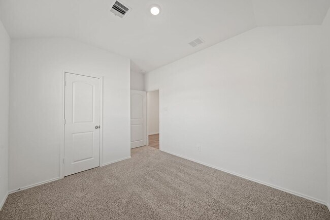 Building Photo - 210 Bella Wy