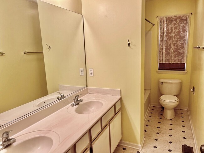 Building Photo - 21509 Georgetown Dr