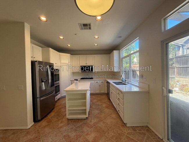 Building Photo - 4763 Templeton St
