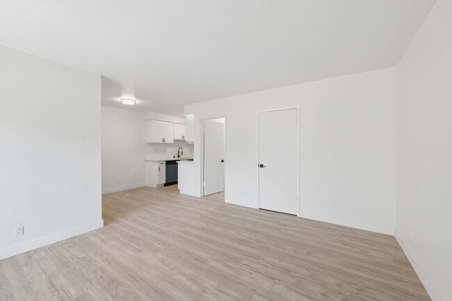 Building Photo - 6828 Fulton Ave