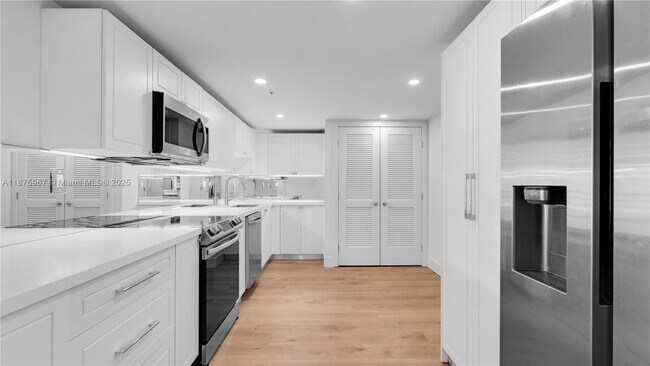 Building Photo - 555 NE 34th St