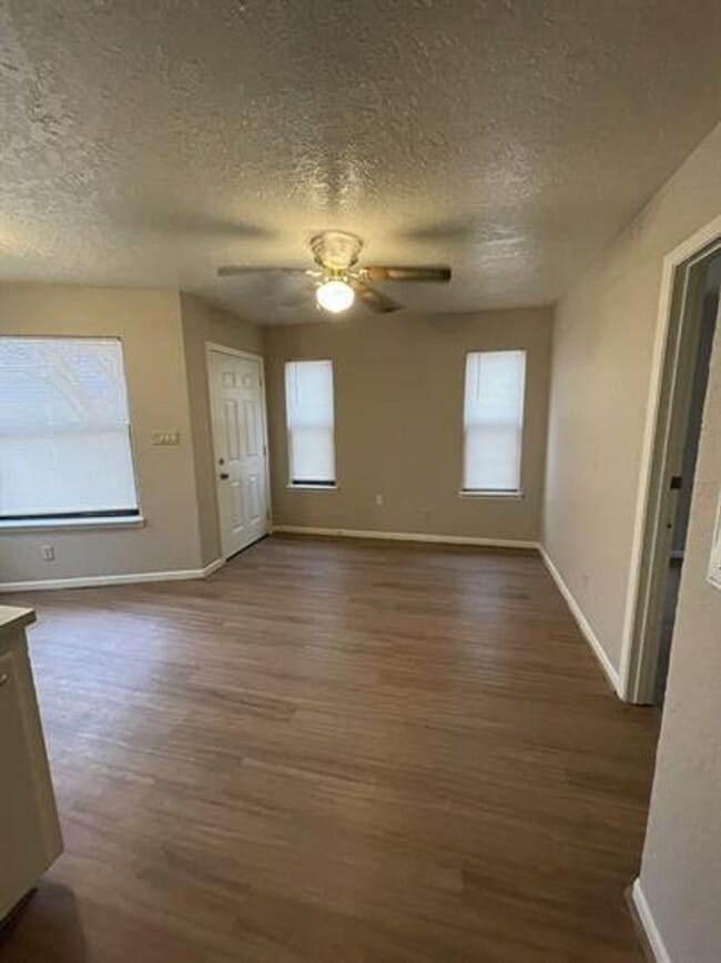 Building Photo - 296 Friendship Ln