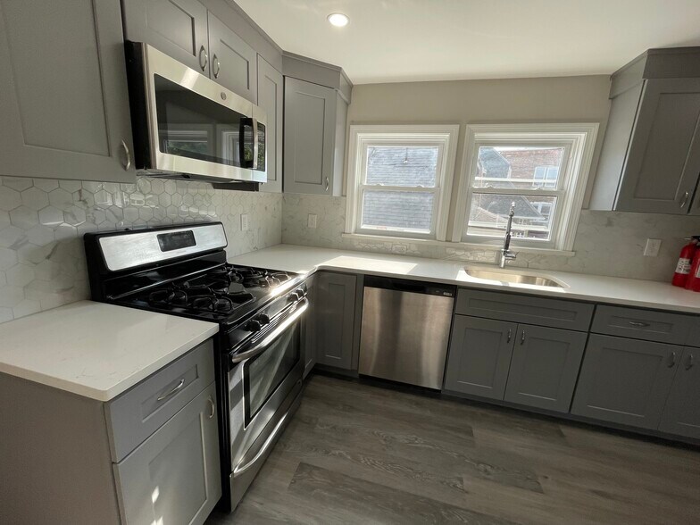 Building Photo - 16 Long Ave