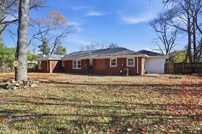 Building Photo - 7026 Spring Mill Rd