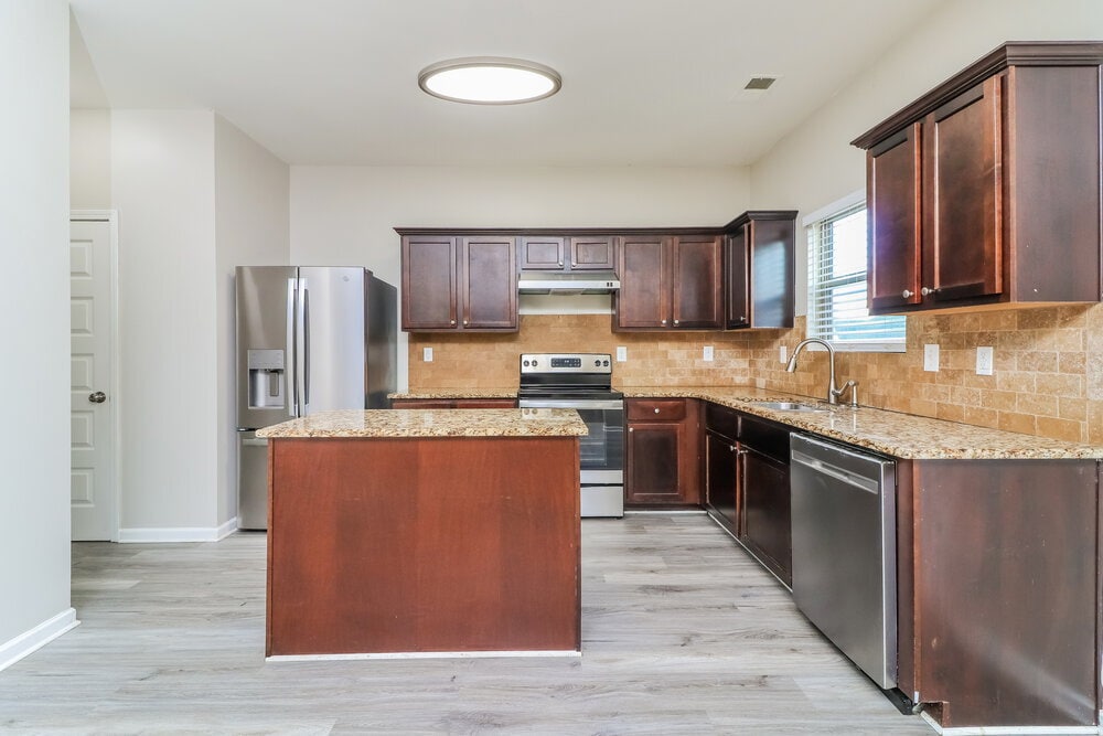 Building Photo - 8581 Braylen Manor Dr