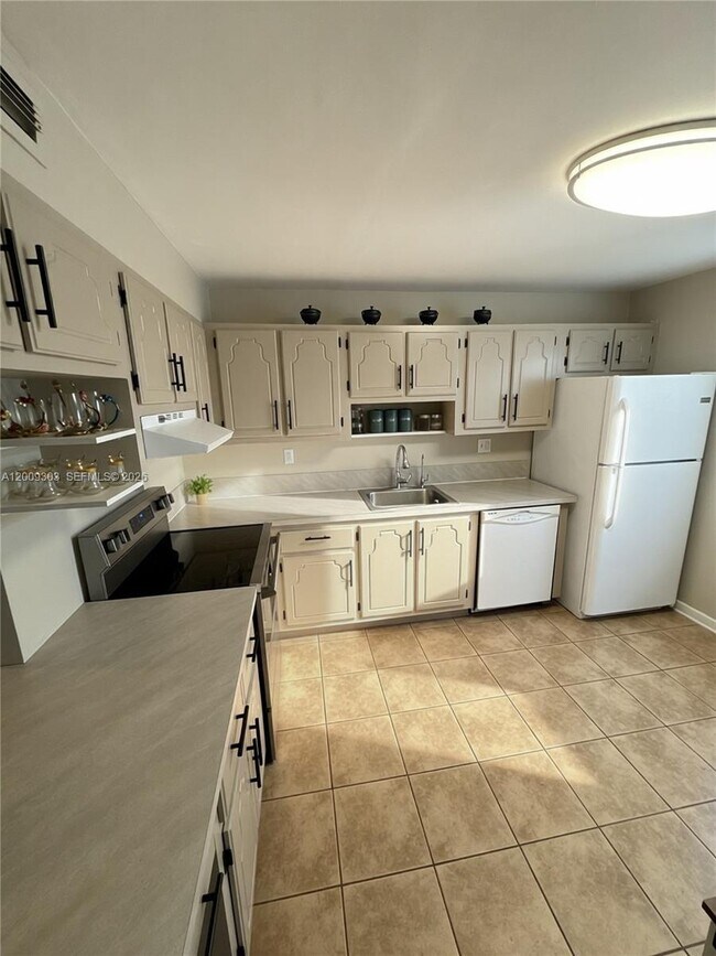 Building Photo - 3924 SW 67th Terrace