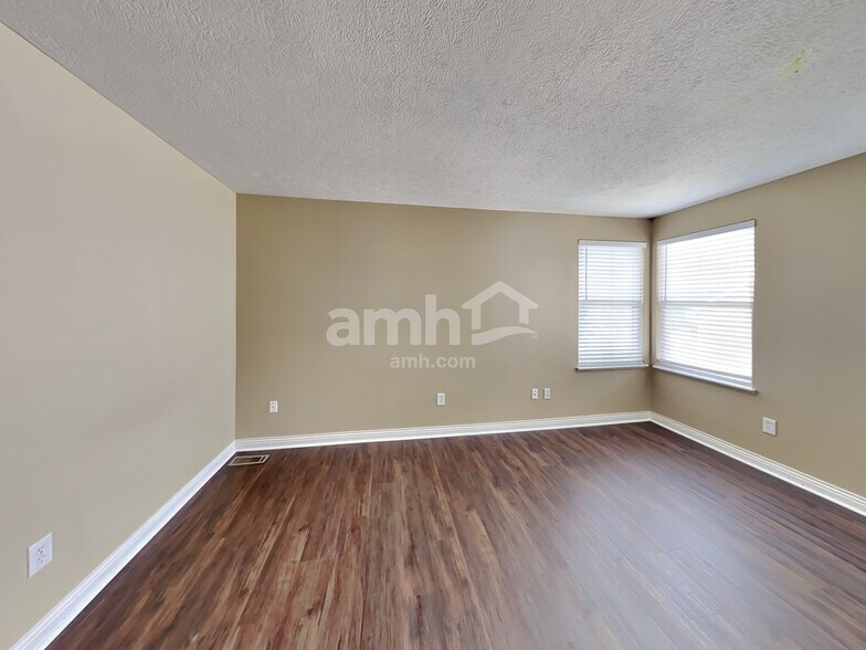 Building Photo - 532 Greenwood Loop