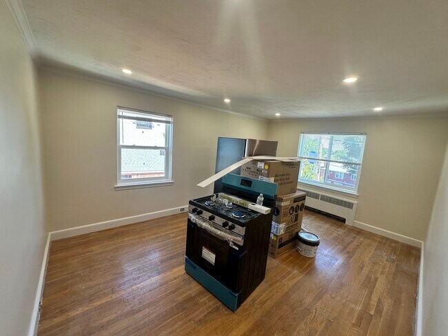 Building Photo - 186 Summit Ave