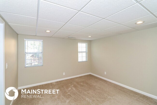 Building Photo - 1826 Killarney Dr SW