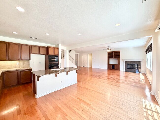 Building Photo - Blackmore Ranch Cul-de-Sac Home w/ Loft, 3-Car Tandem Garage & RV Parking