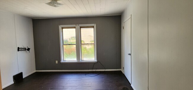 Building Photo - Monessen Updated 3 Bedroom 1 Bath House:   ACCEPTING SECTION 8