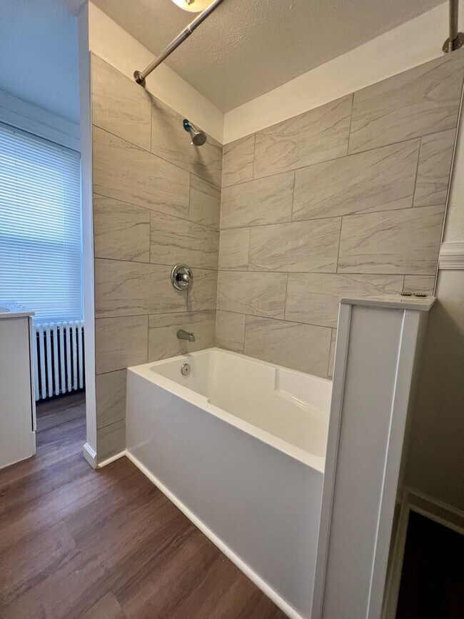 Building Photo - 3-Bedroom + Bonus Room | 1-Bath End-of-Row Townhome in Norristown – Available Now!