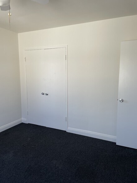 Bedroom 2/closet - 12233 Vanowen St