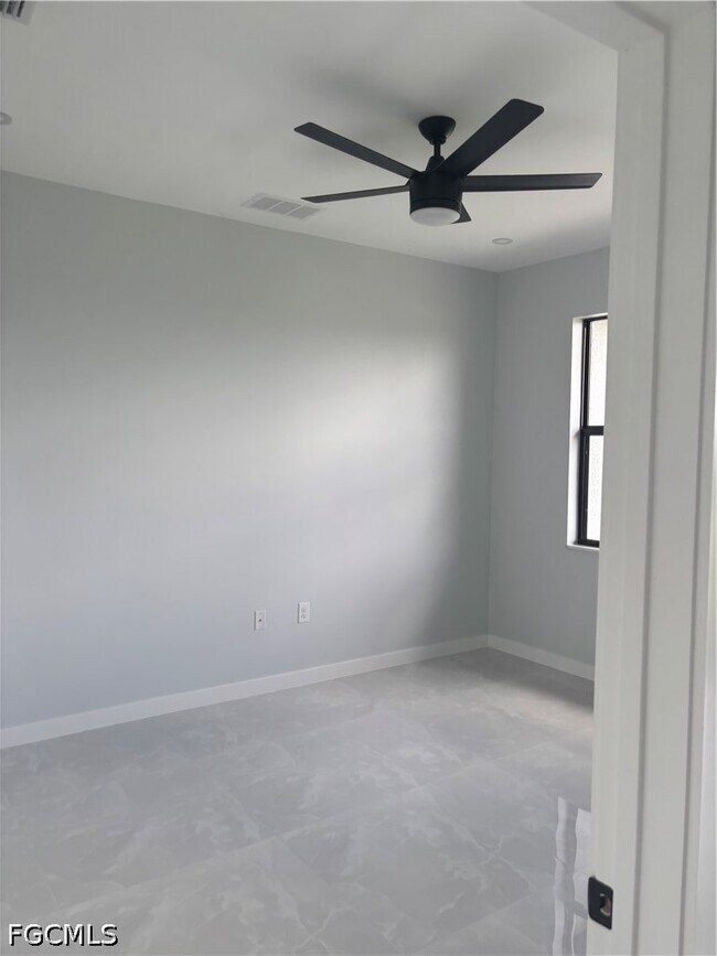 Building Photo - 1314 NW 14th Ave