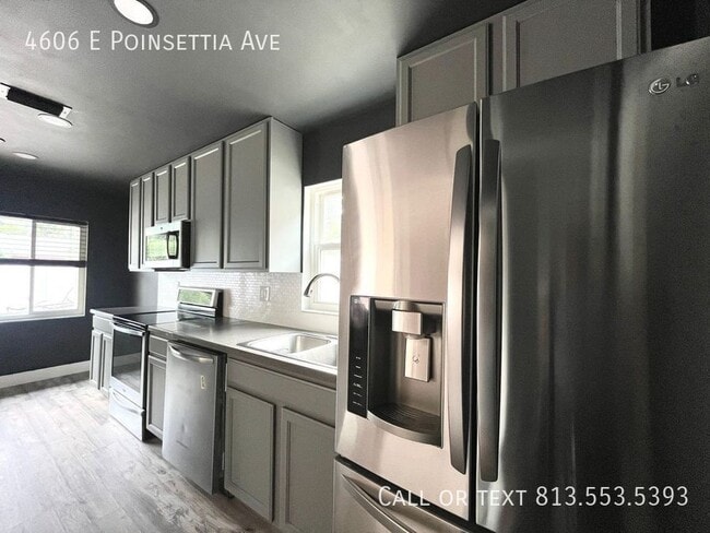 Building Photo - 4606 E Poinsettia Ave