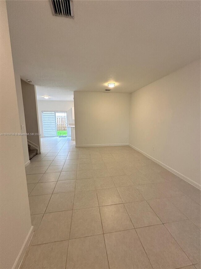 Building Photo - 2681 SE 11th St