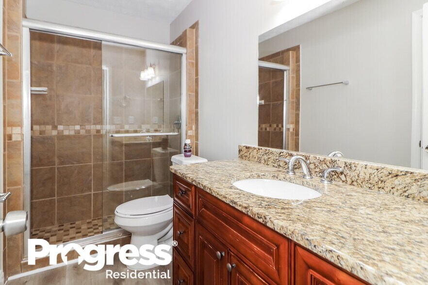 Building Photo - 2950 Northcliff Dr