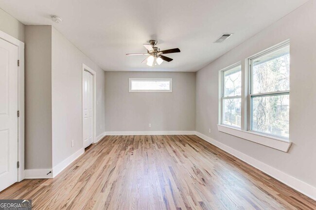 Building Photo - 870 Gaston St SW
