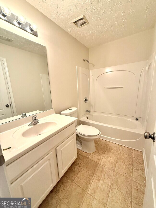 Building Photo - 6327 Ellenwood Dr