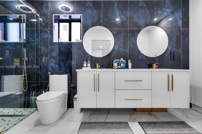 Building Photo - 864 W 69th Pl