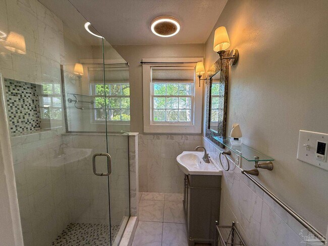 Building Photo - 1970 W Romana St