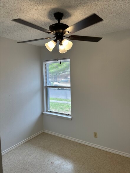 Building Photo - 6303 Waddesdon Wood