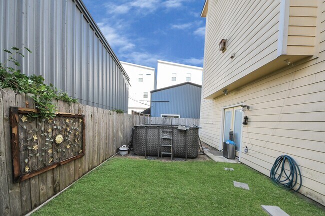 Building Photo - 2416 Bevis St