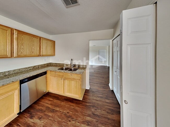 Building Photo - 5526 N Gibraltar St