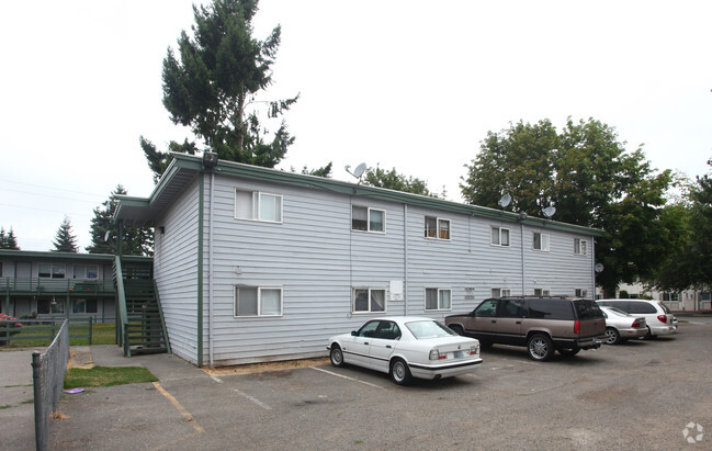 Building Photo - Colonial Court Apartments
