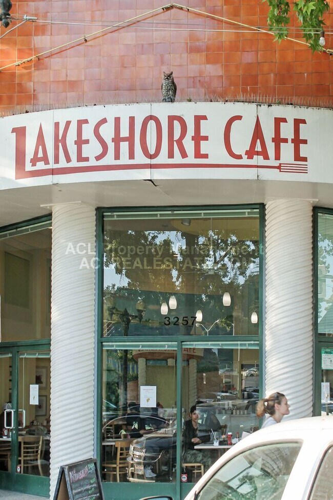 Building Photo - Nicely Located, Pet Friendly, Lake Merritt...
