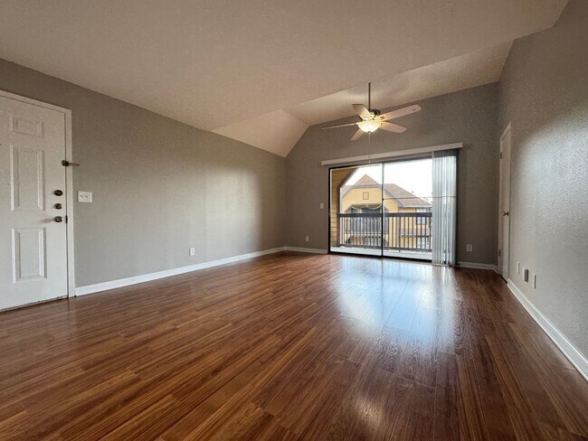 Building Photo - Altamonte Springs Top Floor Condo ~ Gated Waterfront Community ~ Must See!