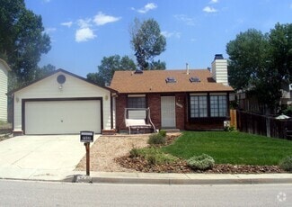 Building Photo - Beautiful 3 bedroom, tri-level home availa...