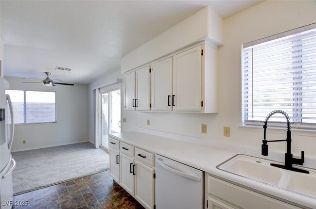 Building Photo - 8216 Carmen Blvd