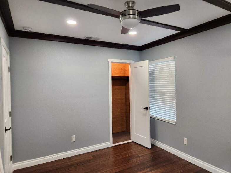 Building Photo - 703 42nd St