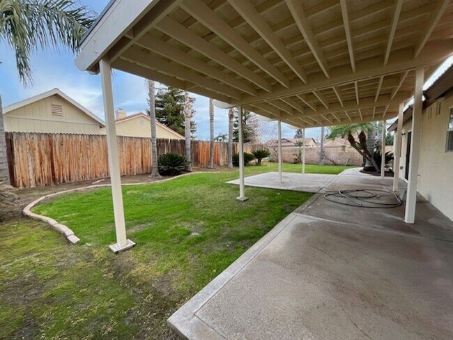 Building Photo - 3502 Southpass Dr