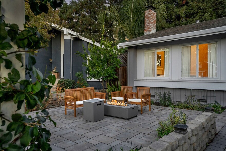 Building Photo - 5805 Silver Creek Valley Pl