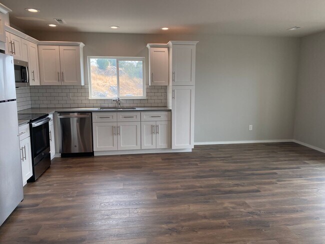 Building Photo - Apple Casitas Condominiums