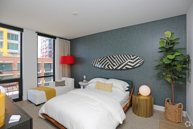 1 BR, 1 BA - 844 SF - Shift